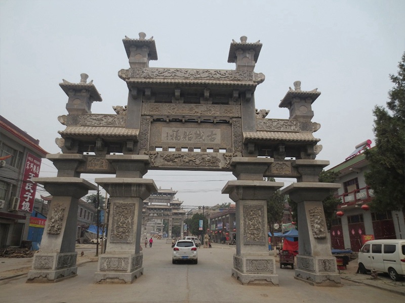 復古古城石牌坊