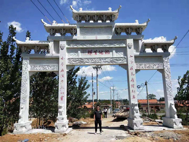 景區(qū)三門五樓石牌樓