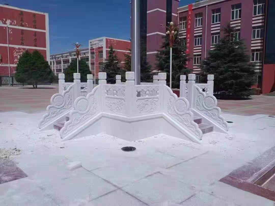 學校升旗臺石欄桿